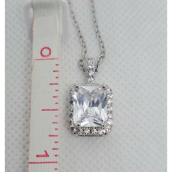 Dazzling necklace  - Picture 2 of 4